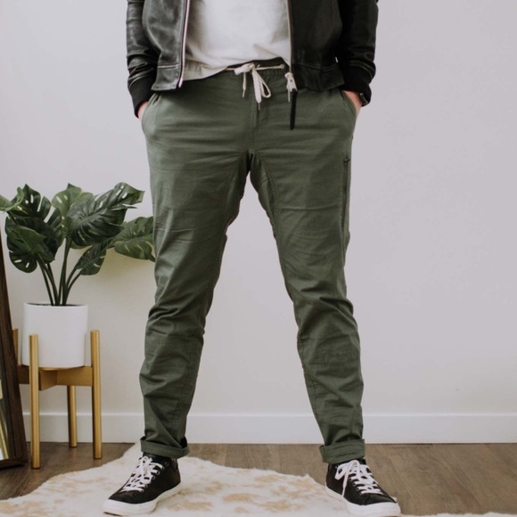 Vuori Other - Vuori Men's Green Khakis